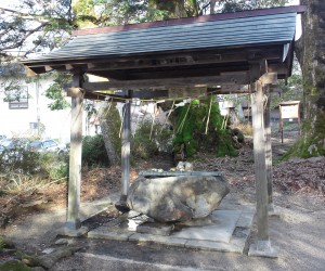 140303三朝神社の温泉の手水舎･飲泉場「神の湯」